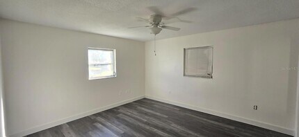 526 Reading St NW in Port Charlotte, FL - Building Photo - Building Photo