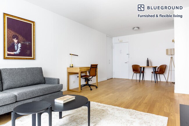 230 W 55th St in New York, NY - Foto de edificio - Building Photo