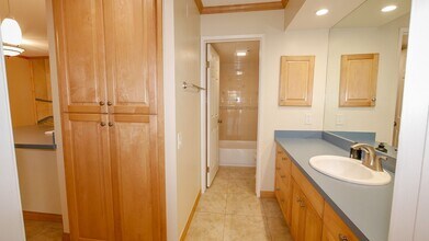 4650 W Point Loma Blvd in San Diego, CA - Building Photo - Building Photo