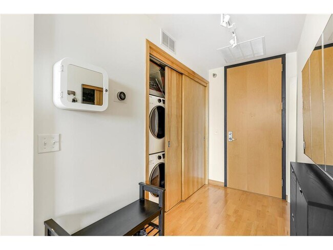 1211 Lagoon Ave in Minneapolis, MN - Building Photo - Building Photo
