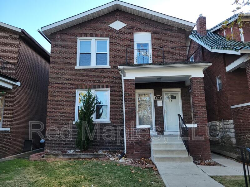 5704 St Louis Ave in St. Louis, MO - Building Photo