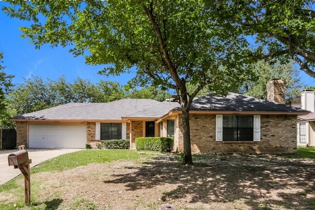 property at 4824 Applewood Rd