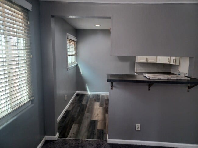 221 W Hillcrest Blvd, Unit HILLCREST