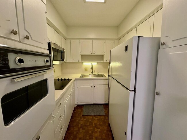 2601 Bellefontaine in Houston, TX - Building Photo - Building Photo
