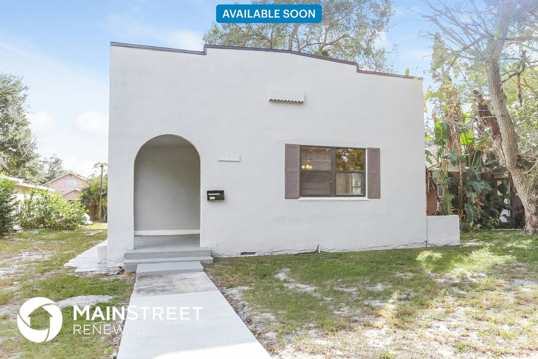 4660 11th Ave S in St. Petersburg, FL - Building Photo