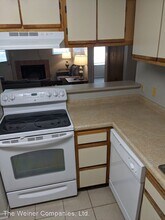 502 W Green St-Unit -Unit 101 in Urbana, IL - Foto de edificio - Building Photo