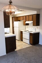 137 Alamos Ave in Clovis, CA - Building Photo - Building Photo