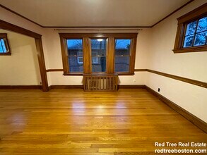 22 Cresthill Rd in Boston, MA - Foto de edificio - Building Photo