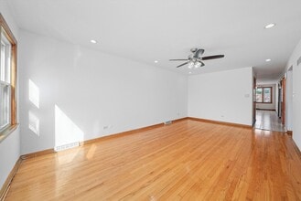 5096 S Archer Ave in Chicago, IL - Building Photo - Building Photo