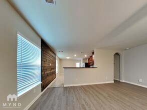 5715 Rainbow Rd. in Mont Belvieu, TX - Foto de edificio - Building Photo