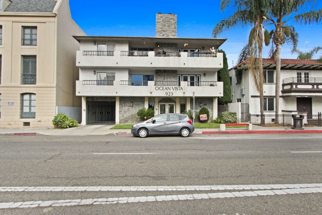 923 E Ocean Blvd in Long Beach, CA - Building Photo