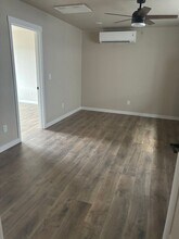 7865 Houston Lp in White City, OR - Building Photo - Building Photo