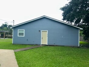 2318 Riverside Dr in Orange, TX - Building Photo - Building Photo