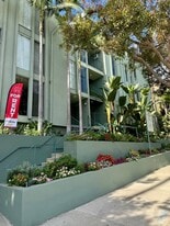 929 Larrabee Apartments in West Hollywood, CA - Building Photo