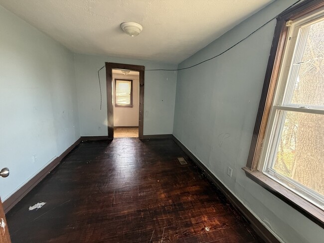 182 E Main St in Milford, MA - Building Photo - Building Photo