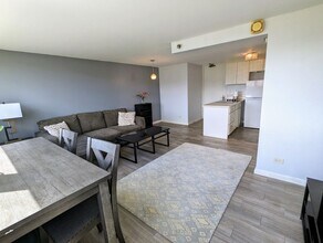 445 Seaside Ave in Honolulu, HI - Building Photo - Building Photo