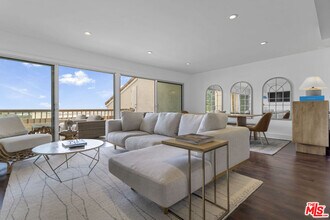 23910 De Ville Way in Malibu, CA - Building Photo - Building Photo