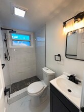 320 University Blvd E in Silver Spring, MD - Foto de edificio - Building Photo