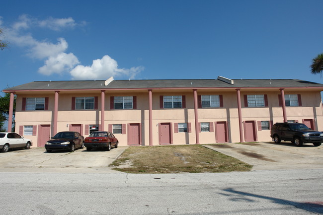 112 Caribbean St in Deltona, FL - Foto de edificio - Building Photo