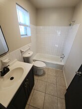 9921 Sloane Square in St. Louis, MO - Building Photo - Building Photo