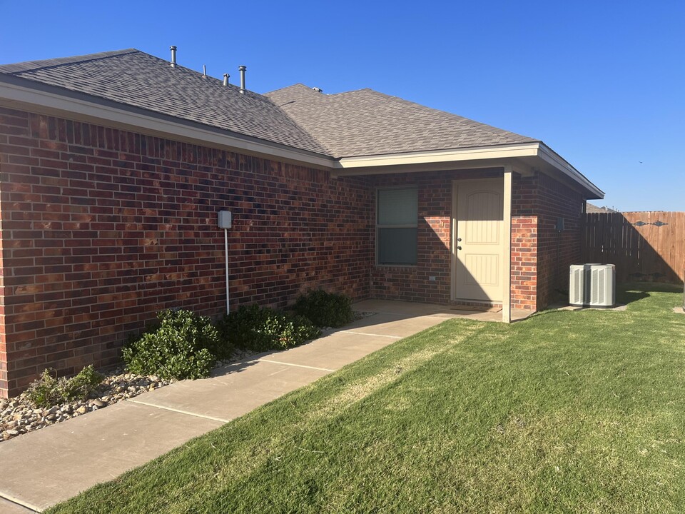 6706 Oakridge Ave in Lubbock, TX - Building Photo