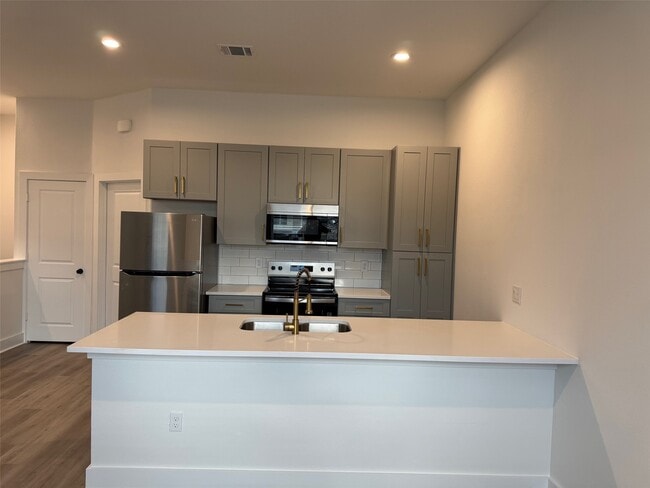 property at 3218 Frying Pan Pl