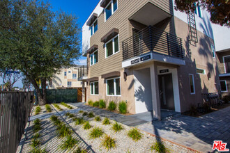 4922 Laurel Canyon Blvd in Los Angeles, CA - Building Photo - Building Photo