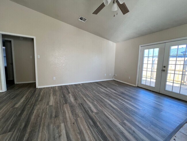 3815 SW Hickory Ln in Lawton, OK - Building Photo - Building Photo