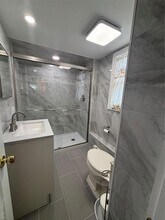 293 Concord Ave in Lindenhurst, NY - Foto de edificio - Building Photo