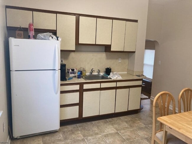 132 Stevens Ave in Little Falls, NJ - Foto de edificio - Building Photo