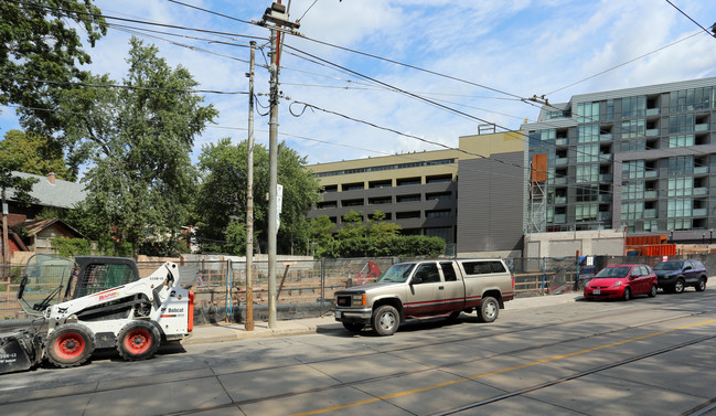 Howard Park II in Toronto, ON - Building Photo - Primary Photo