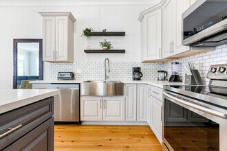 1218 Carondelet St in New Orleans, LA - Building Photo - Building Photo