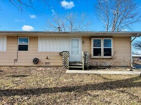 607 Sara St in Junction City, KS - Building Photo