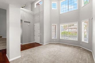 12076 SW Whistler's Loop in Tigard, OR - Building Photo - Building Photo