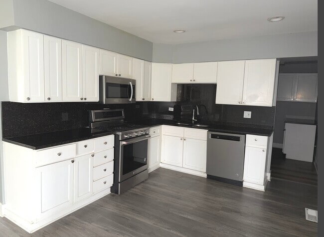 595 Aberdeen St in Hoffman Estates, IL - Building Photo - Building Photo