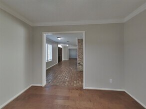 5523 Foresthaven Dr in Houston, TX - Building Photo - Building Photo