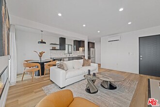 3305 Ocean Front Walk in Marina Del Rey, CA - Building Photo - Building Photo