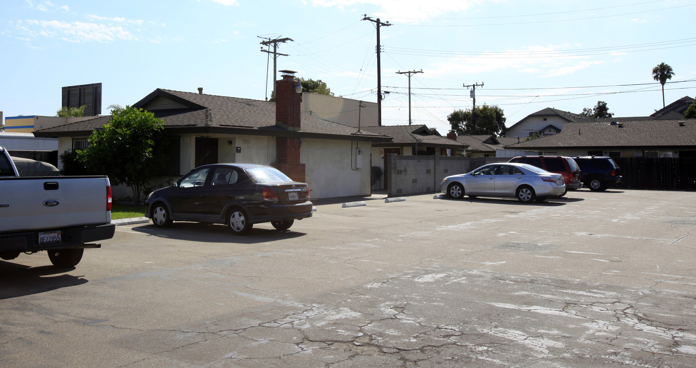 Illinois Apartments in Westminster, CA - Building Photo