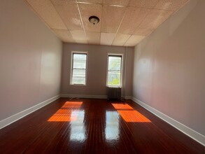 486 Central Ave, Unit 1 in Jersey City, NJ - Building Photo - Building Photo