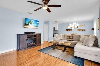 101 Pompano Dr SE in St. Petersburg, FL - Foto de edificio - Building Photo