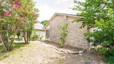 11606 Parkfield Dr in Austin, TX - Building Photo - Building Photo