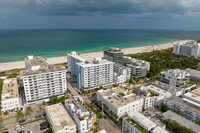 Ocean Point Condominium in Miami Beach, FL - Foto de edificio - Building Photo