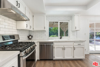 7701 Comanche Ave in Los Angeles, CA - Building Photo - Building Photo