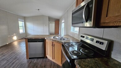 2224 E Lockwood St in Wichita, KS - Building Photo - Building Photo