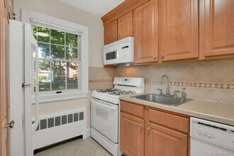 590 Bedford Rd in Pleasantville, NY - Building Photo - Building Photo
