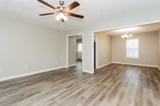 3340 Old Tennessee Rd SW in Marietta, GA - Foto de edificio - Building Photo
