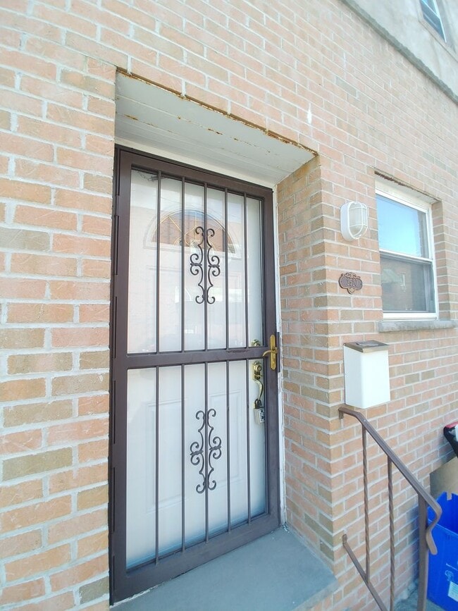 property at 2520 S Iseminger St
