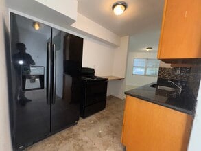 1450 NE 171st St, Unit 101B in North Miami Beach, FL - Building Photo - Building Photo