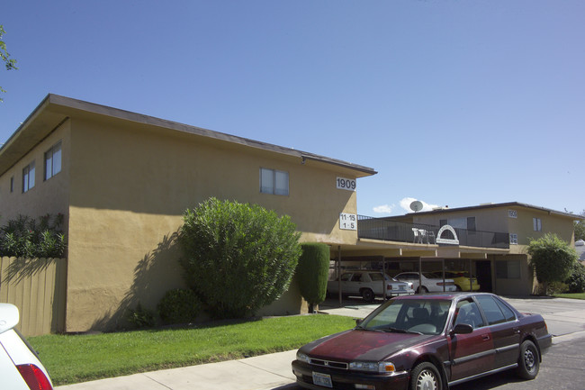 1909 Santa Paula Dr in Las Vegas, NV - Building Photo - Building Photo