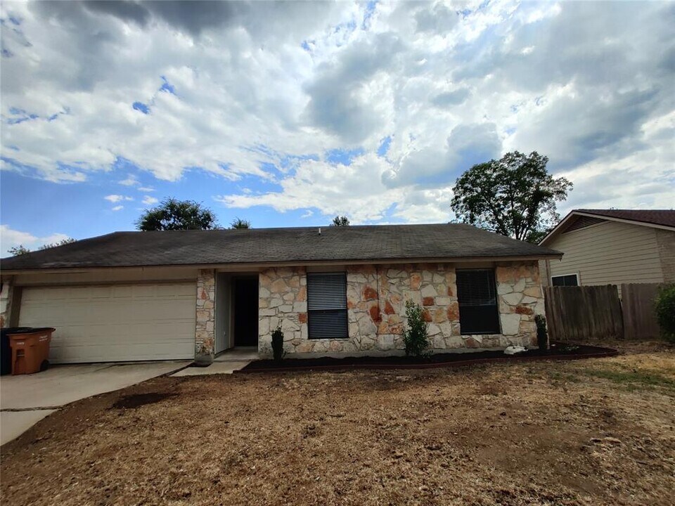 5103 Summerset Trail in Austin, TX - Building Photo